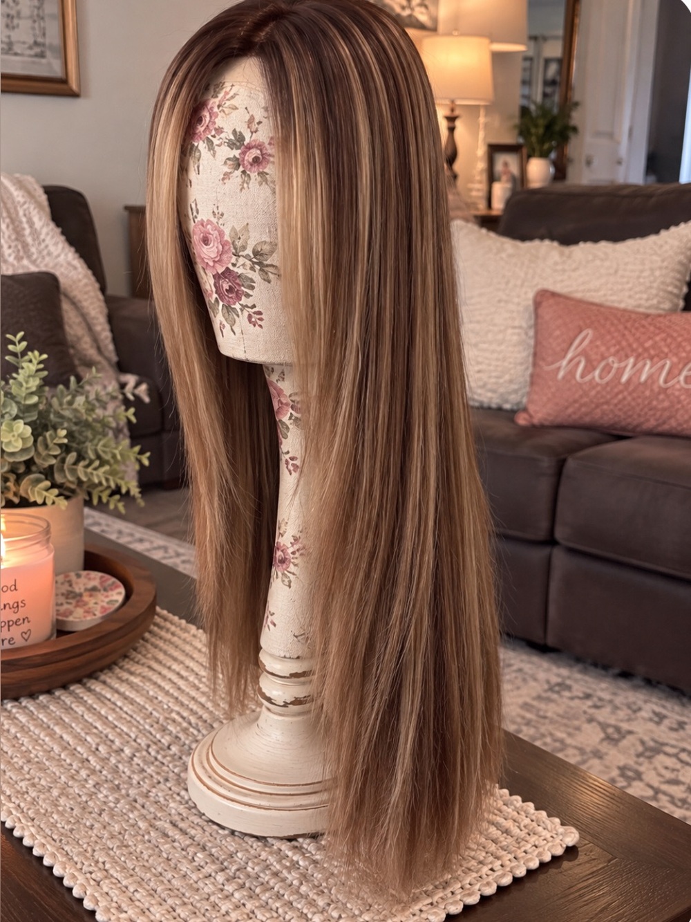 JB Extensions J’Adore L – Light Brown free parting lace front wig